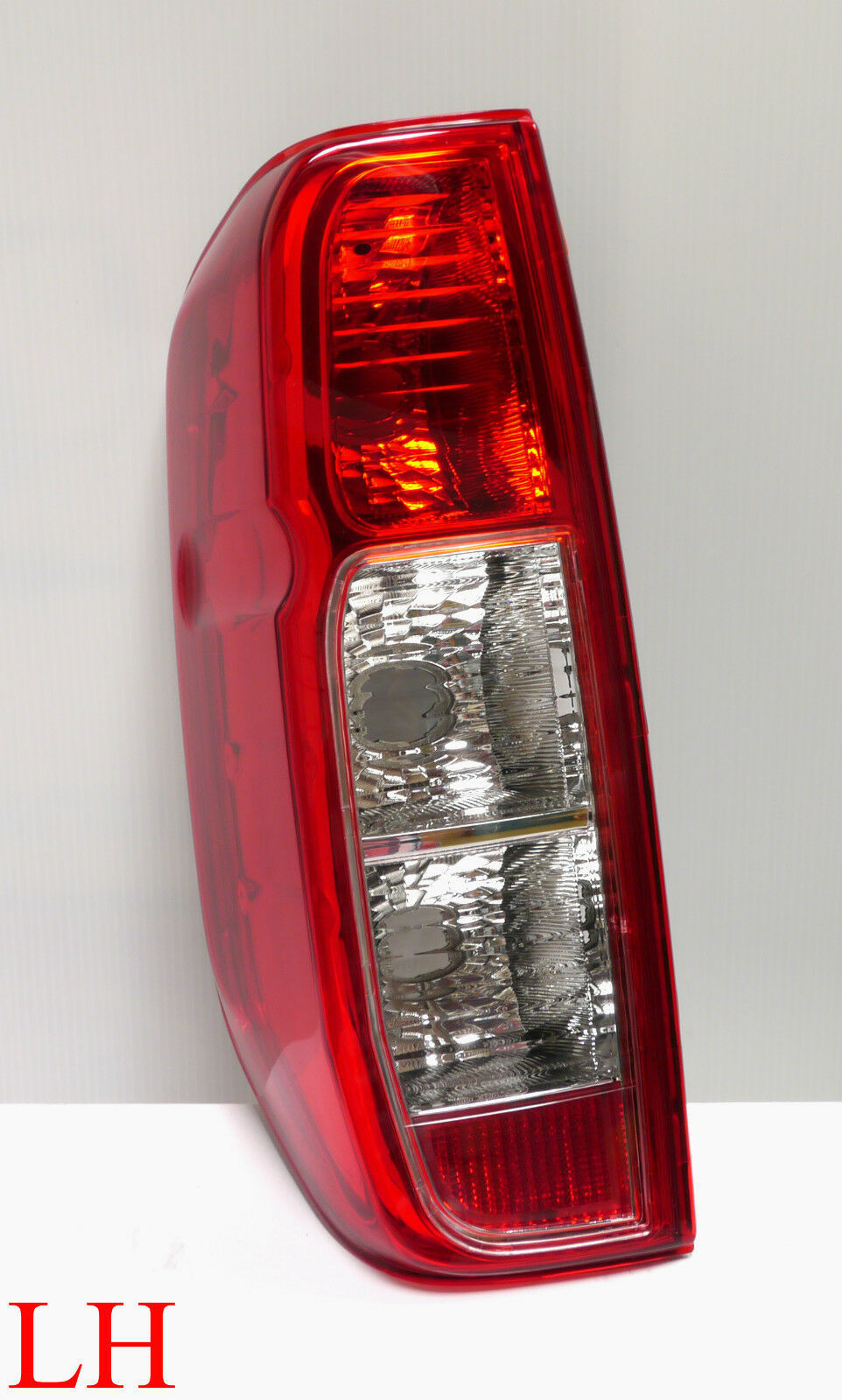 适用尼桑NAVARA 后灯尾灯