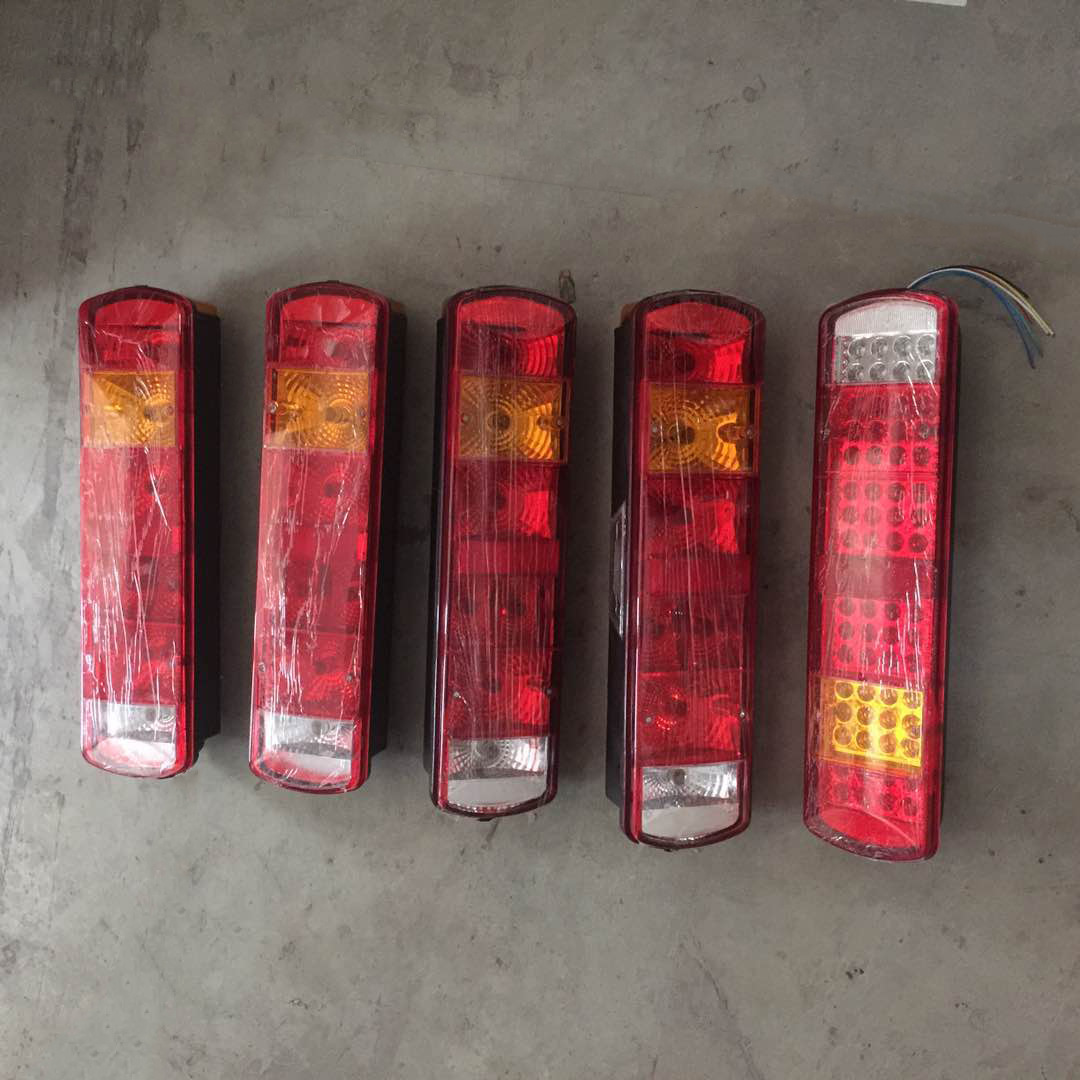 WG9719810001或02后尾灯3
