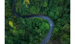 《罗兰贝格:2023中国趋势报告》发布，汽车业十大趋势和智慧出行五大趋势都是啥？