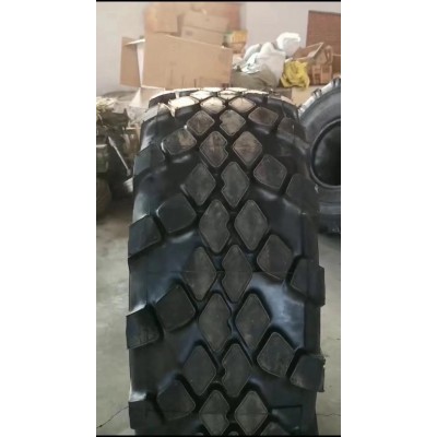 供应俄罗斯军用拖炮车轮胎21.5/75R21越野轮胎550/75R2